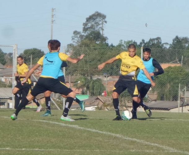 Trabalho tático e de chutes a gol