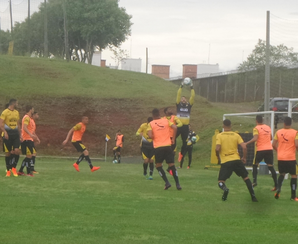 Treino intenso no CT carvoeiro