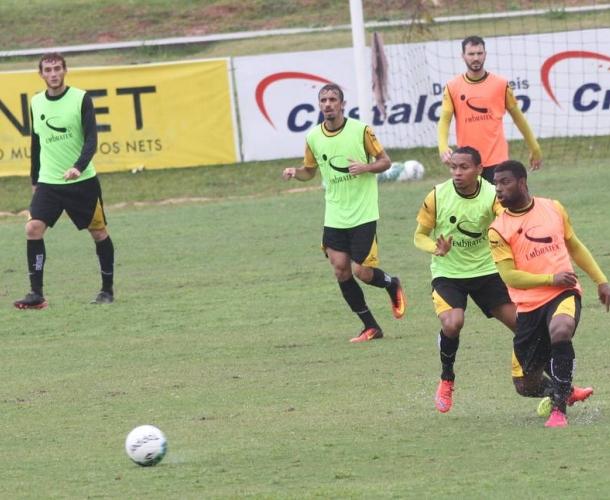 Treino tático para ajustar o time no CT