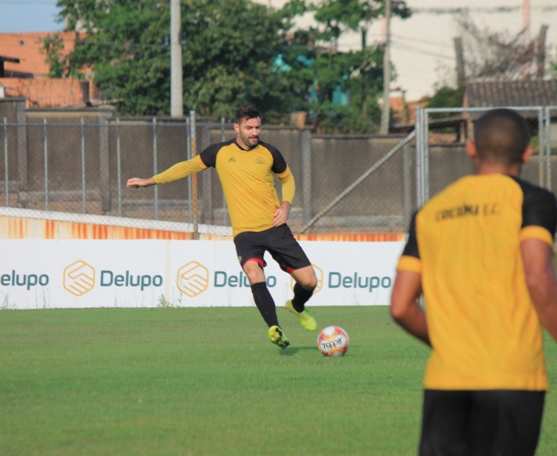 Técnico e tático e jogo-treino contra o Sub-17