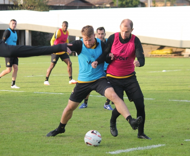 Treino técnico e tático no CT do Tigre