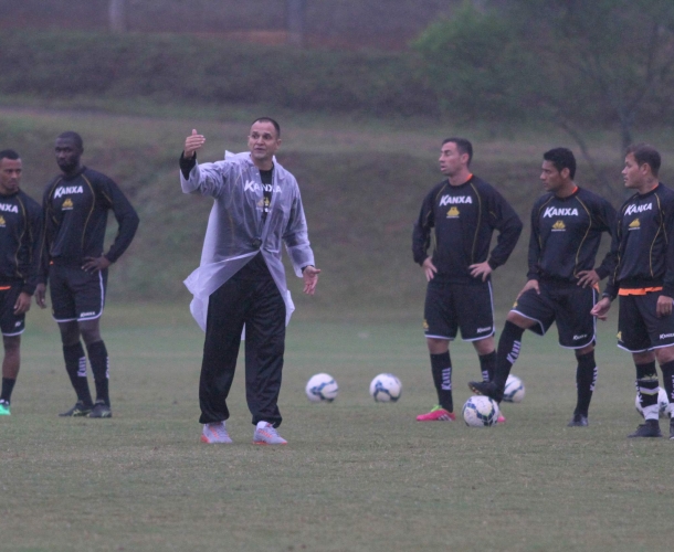 Wagner Lopes comanda primeiro treino no Criciúma