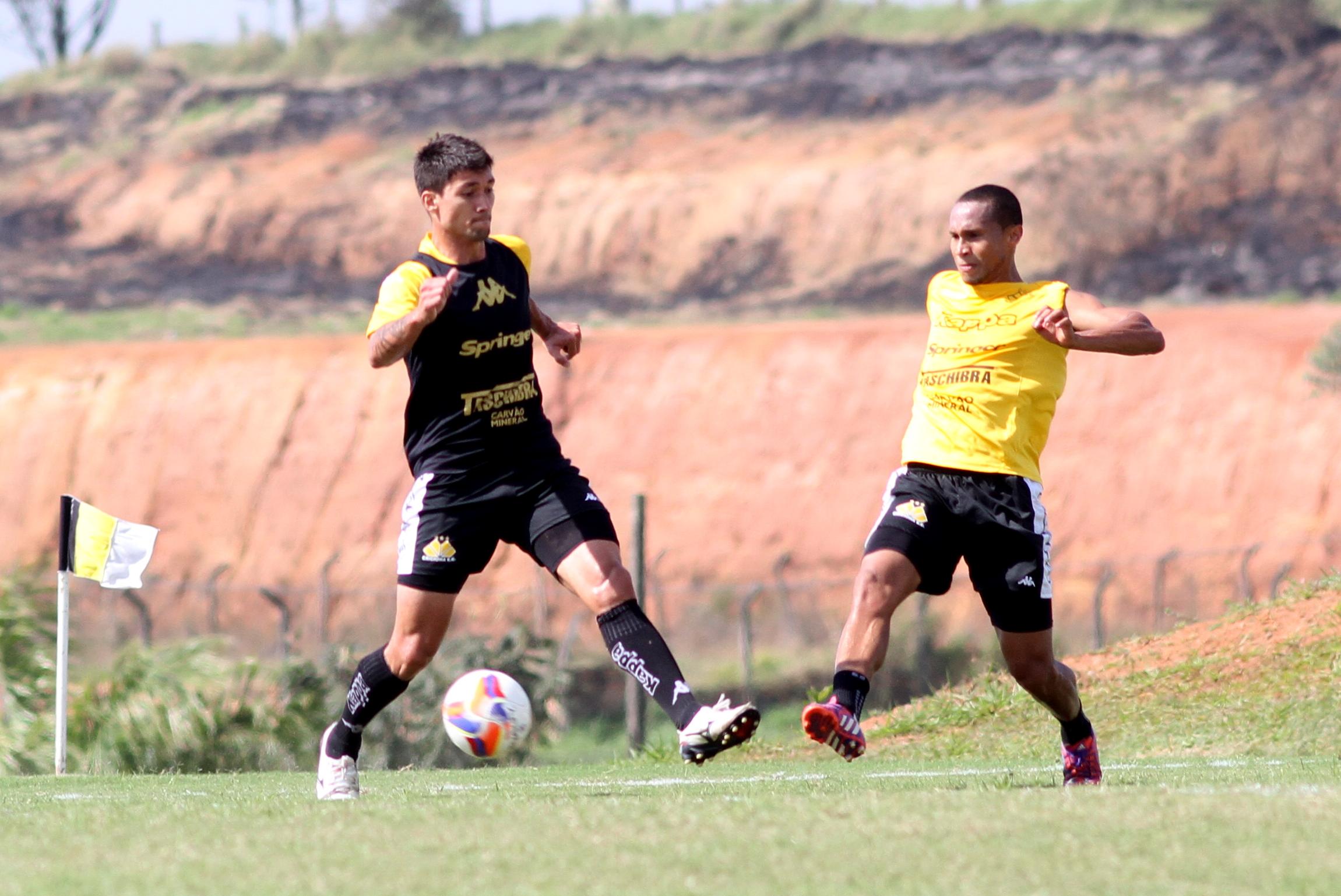 Tigre realiza treino de ataque e defesa