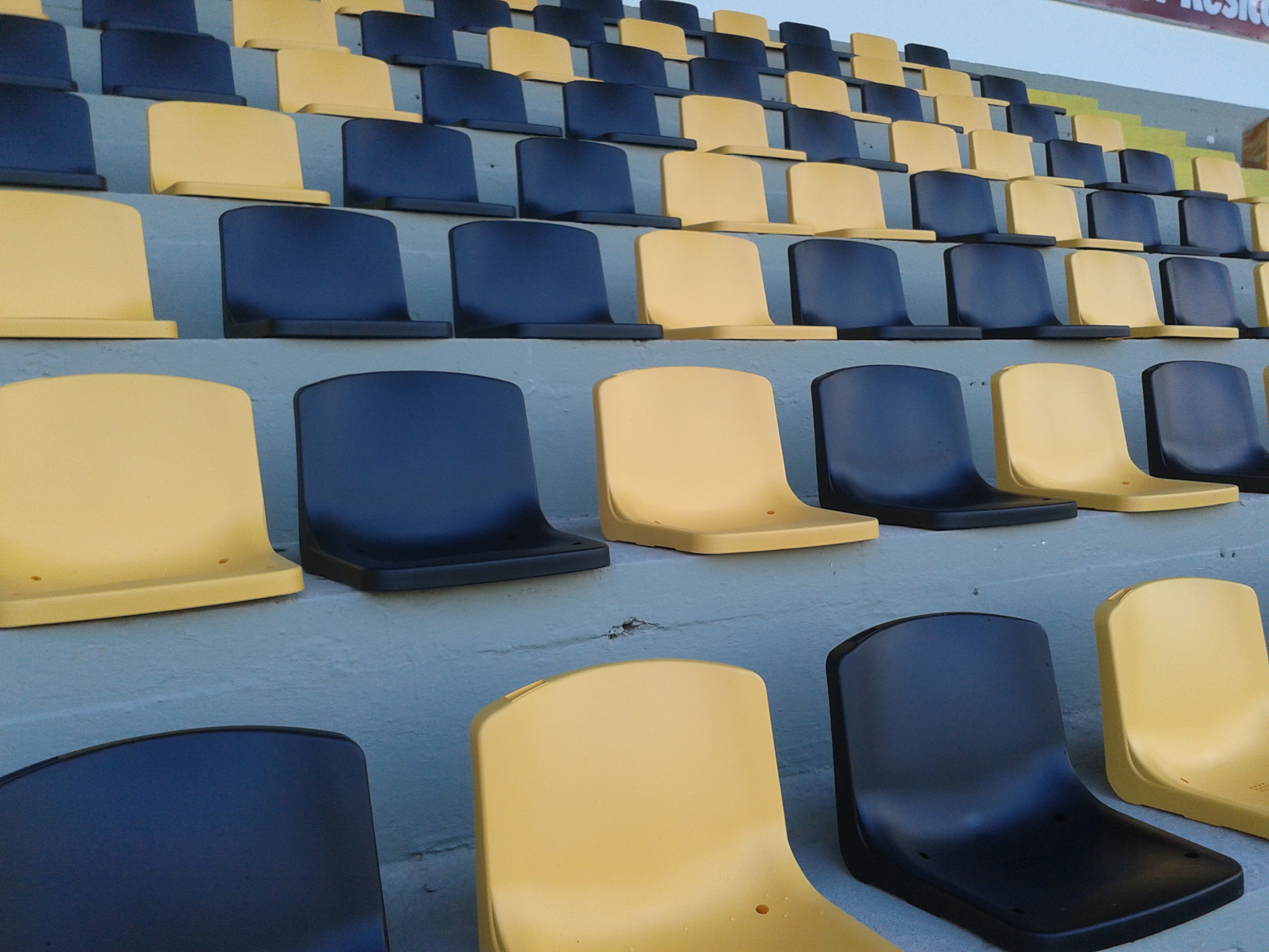 Novas cadeiras começam a ser colocadas no Majestoso