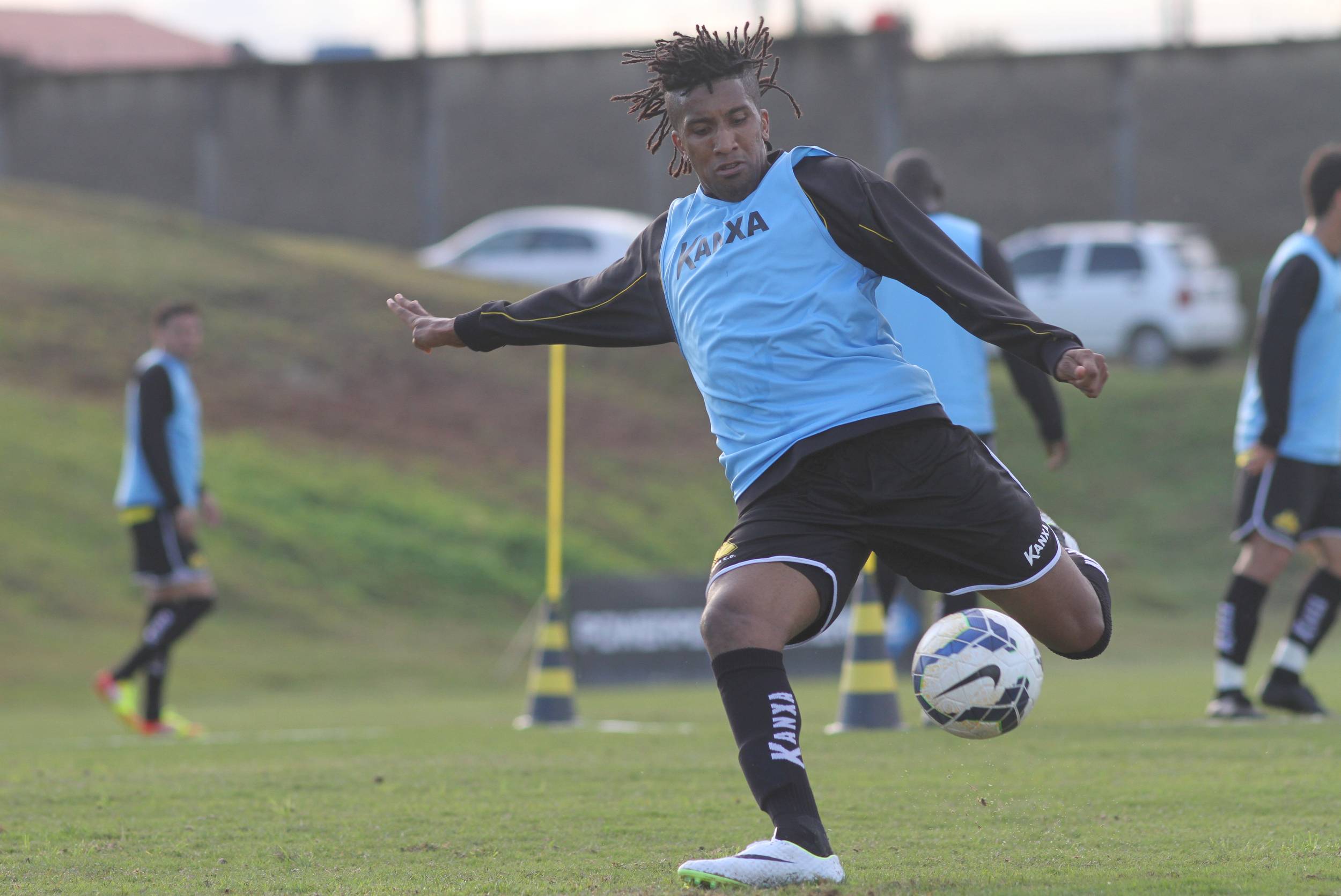 Tigre faz treino técnico tático no CT