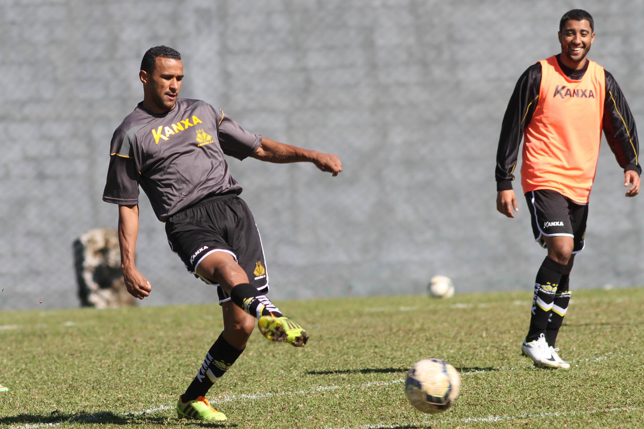 Criciúma realiza treino em Curitiba