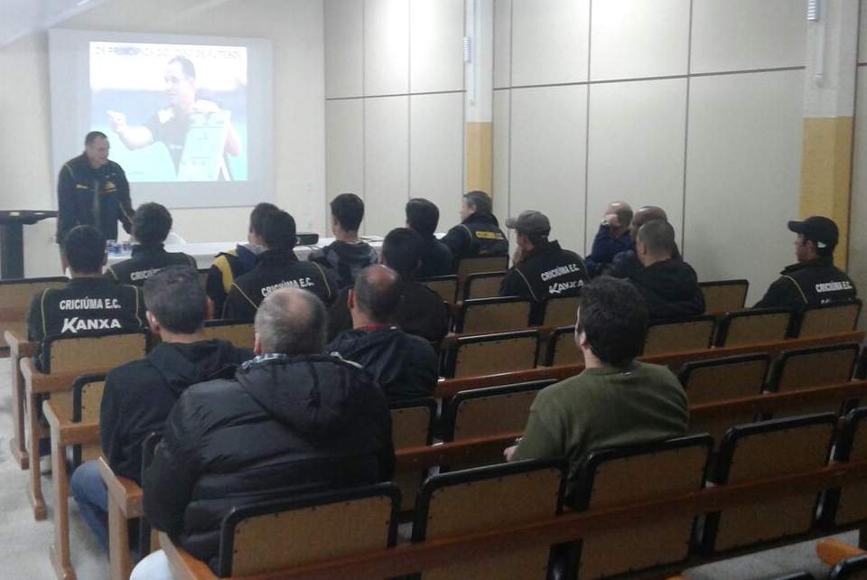Criciúma realiza seminário para profissionais da base
