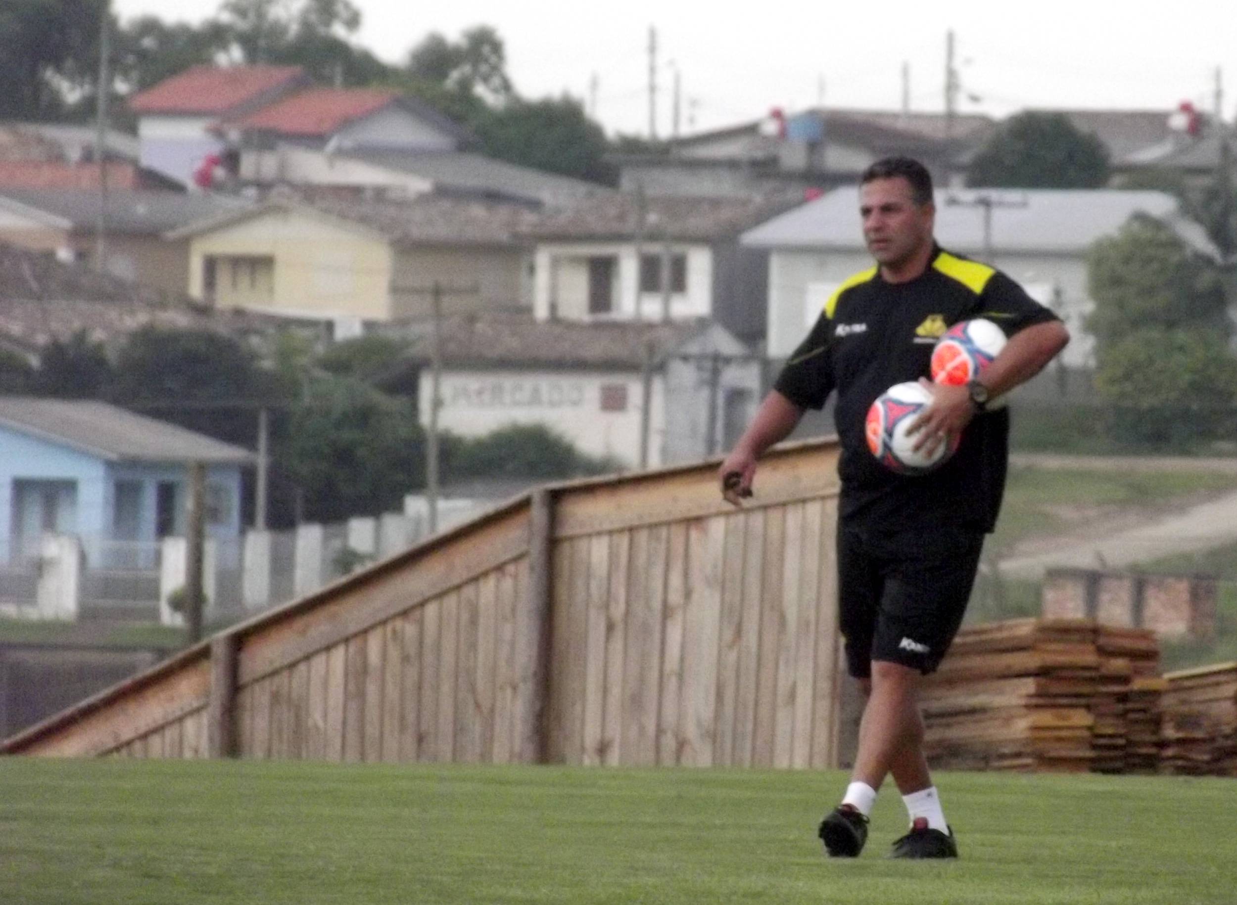 Criciúma faz treino tático e técnico no CT