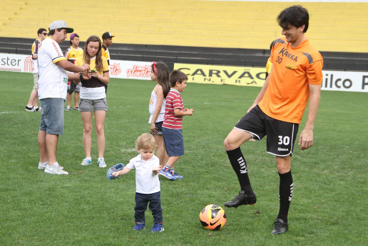 Carinho da torcida antes da batalha