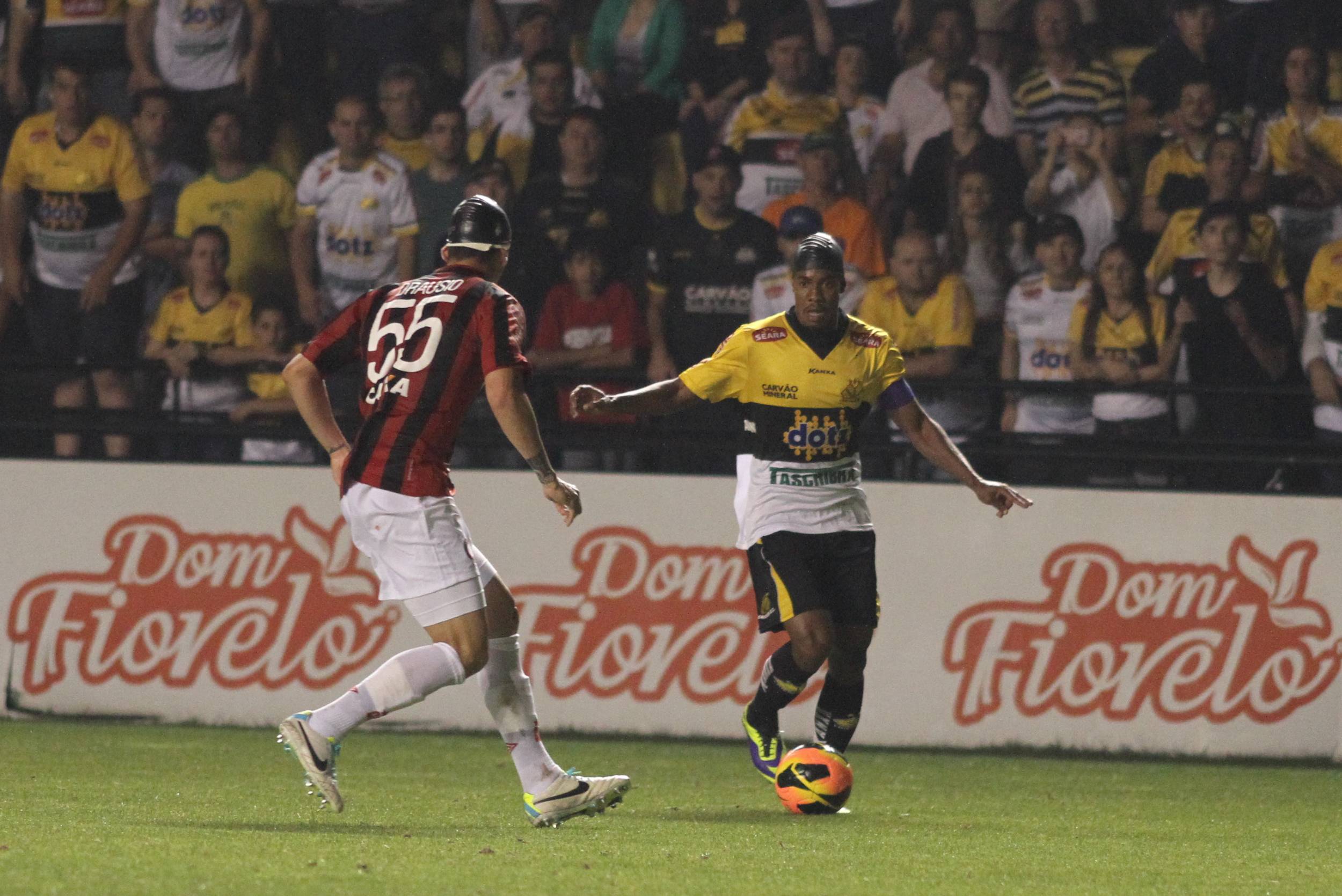 Tigre vence e sai da zona de rebaixamento