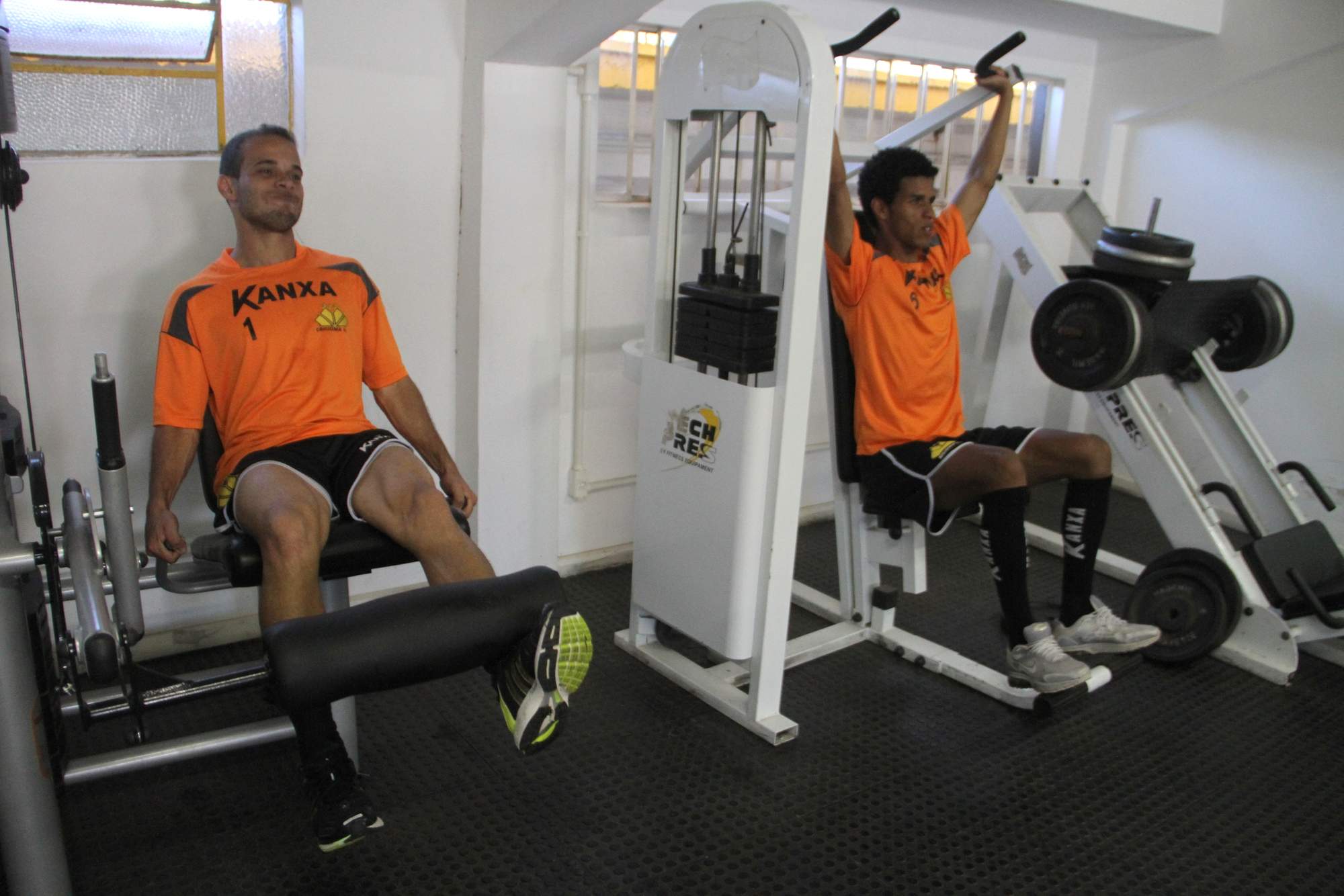 Tigre se reapresenta e faz trabalho de força