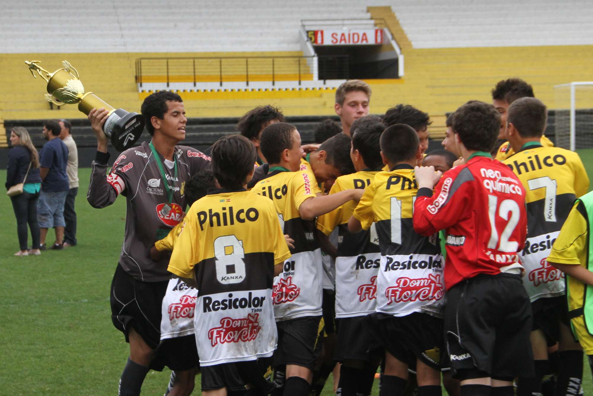 Criciúma goleia e fatura título da LUD