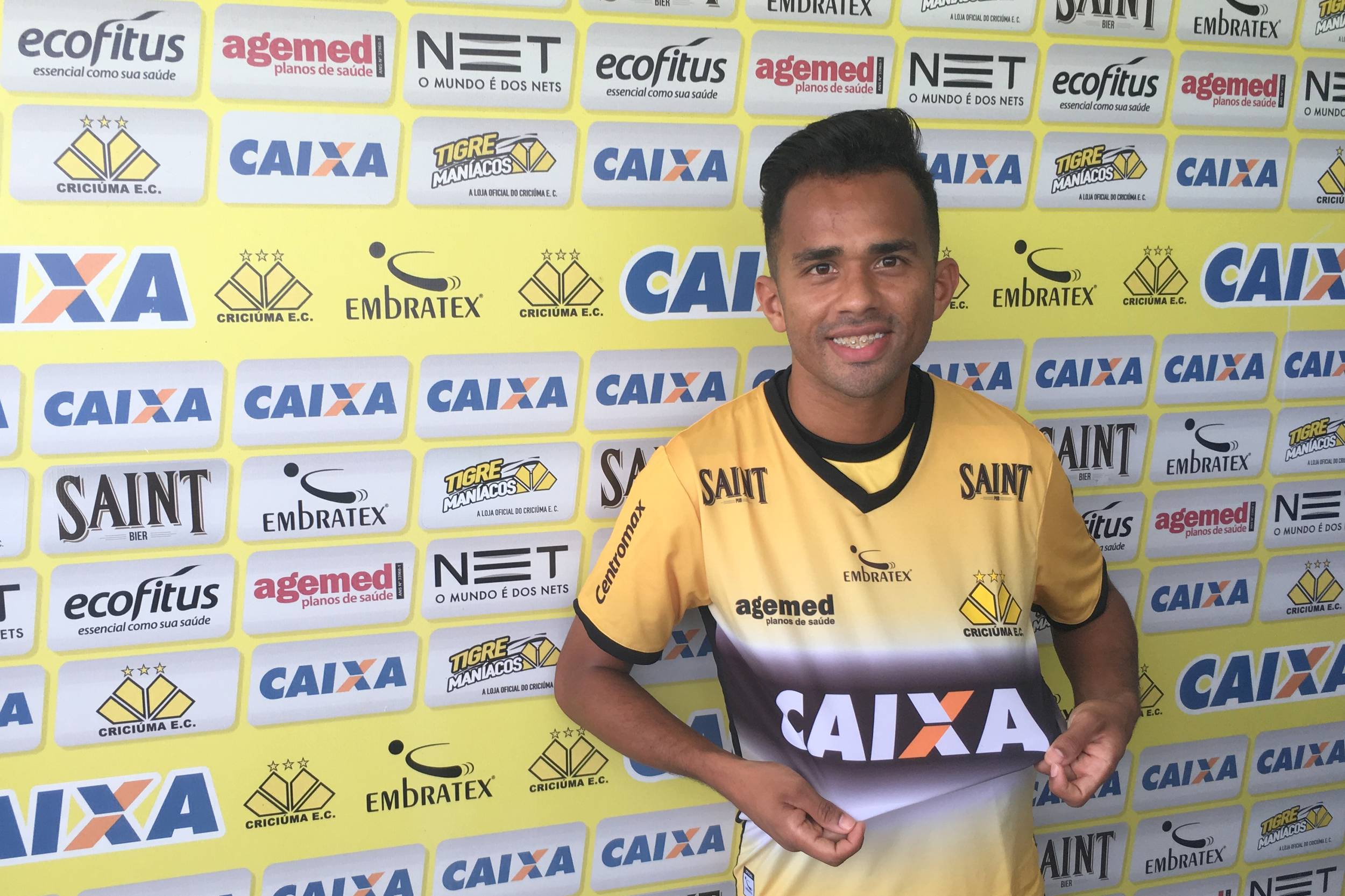 Apresentação do lateral Sueliton 01/03