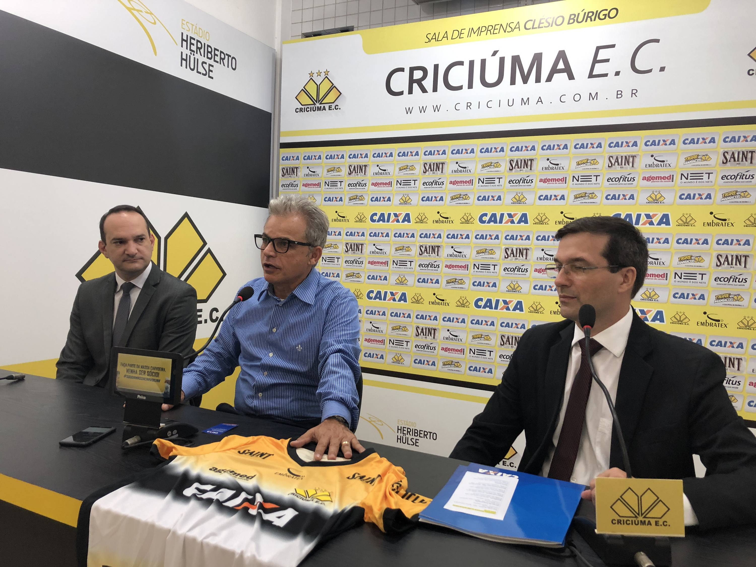 Fotos: Assinatura de contrato com a Caixa Econômica Federal - 27/03