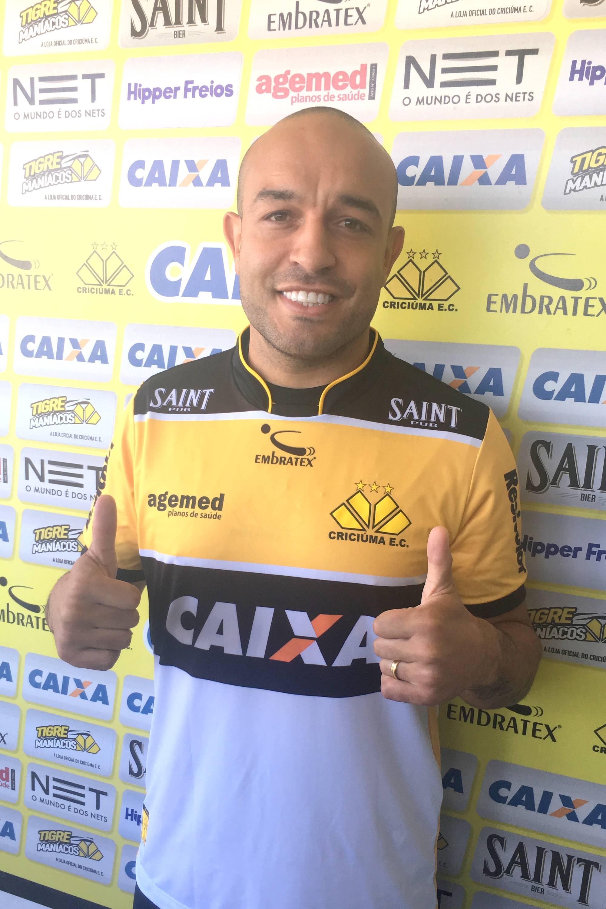 Apresentação do volante Leandro Melo - 17/04