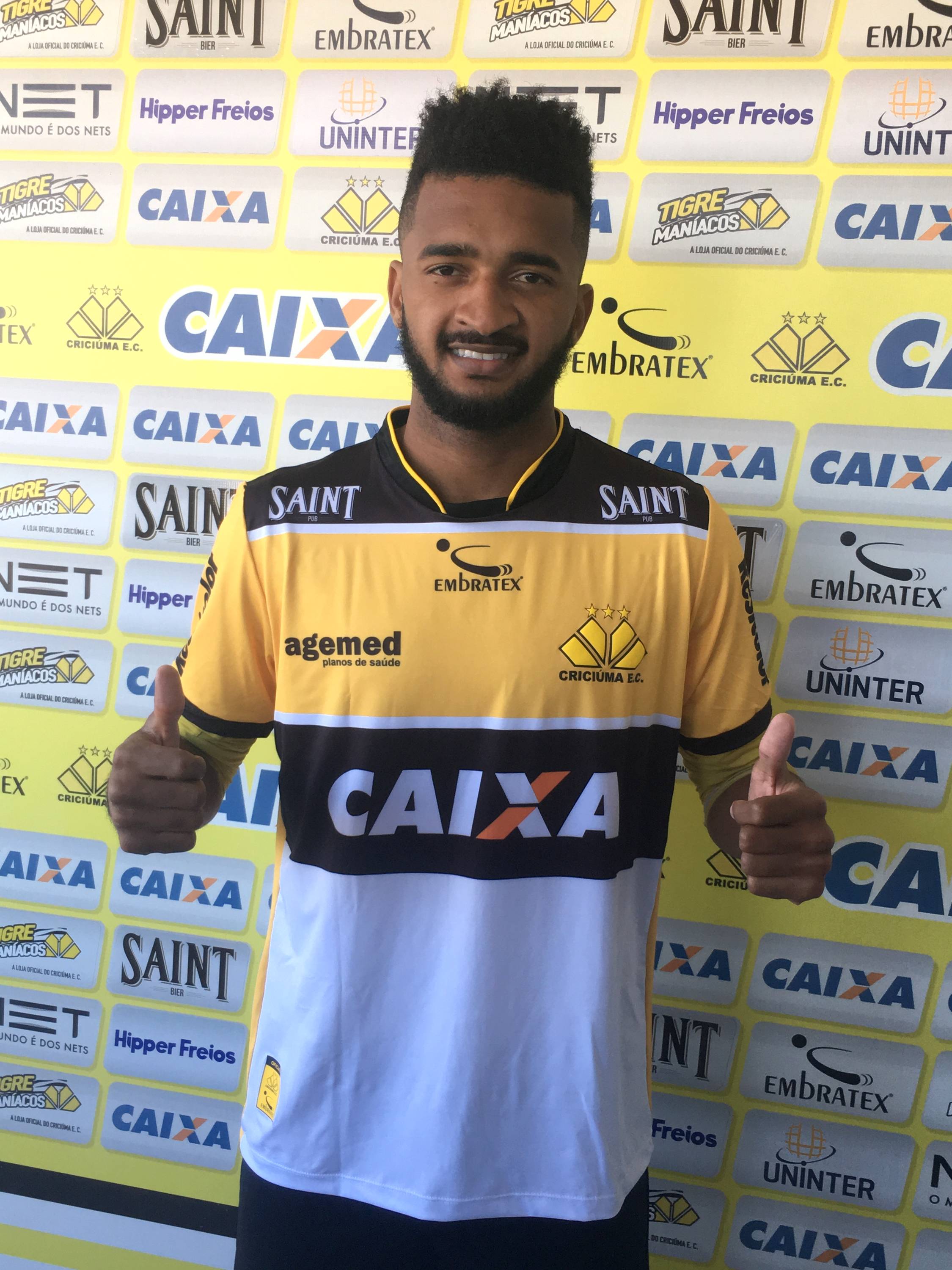 Apresentação do lateral esquerdo Artur - 18/06