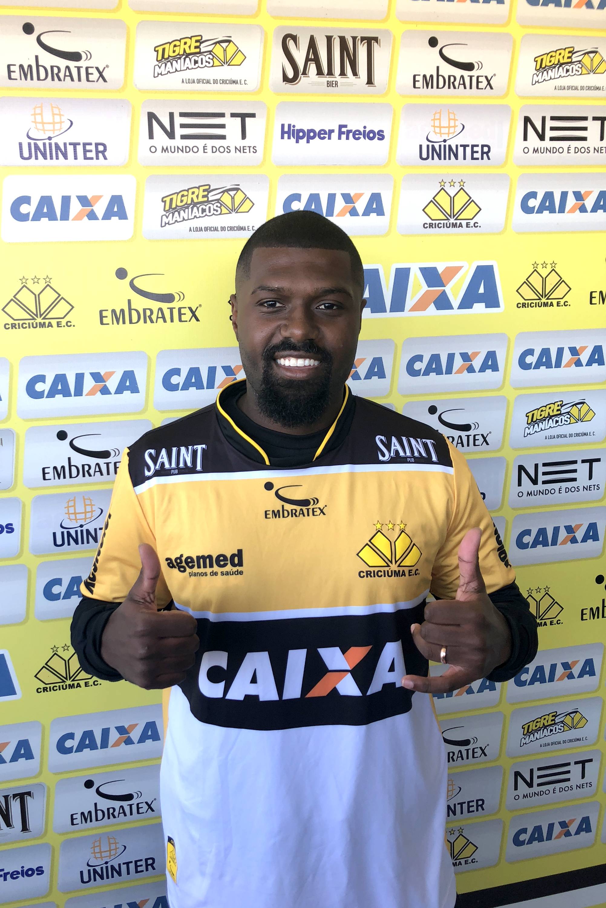 Apresentação do lateral esquerdo Iago - 27/08