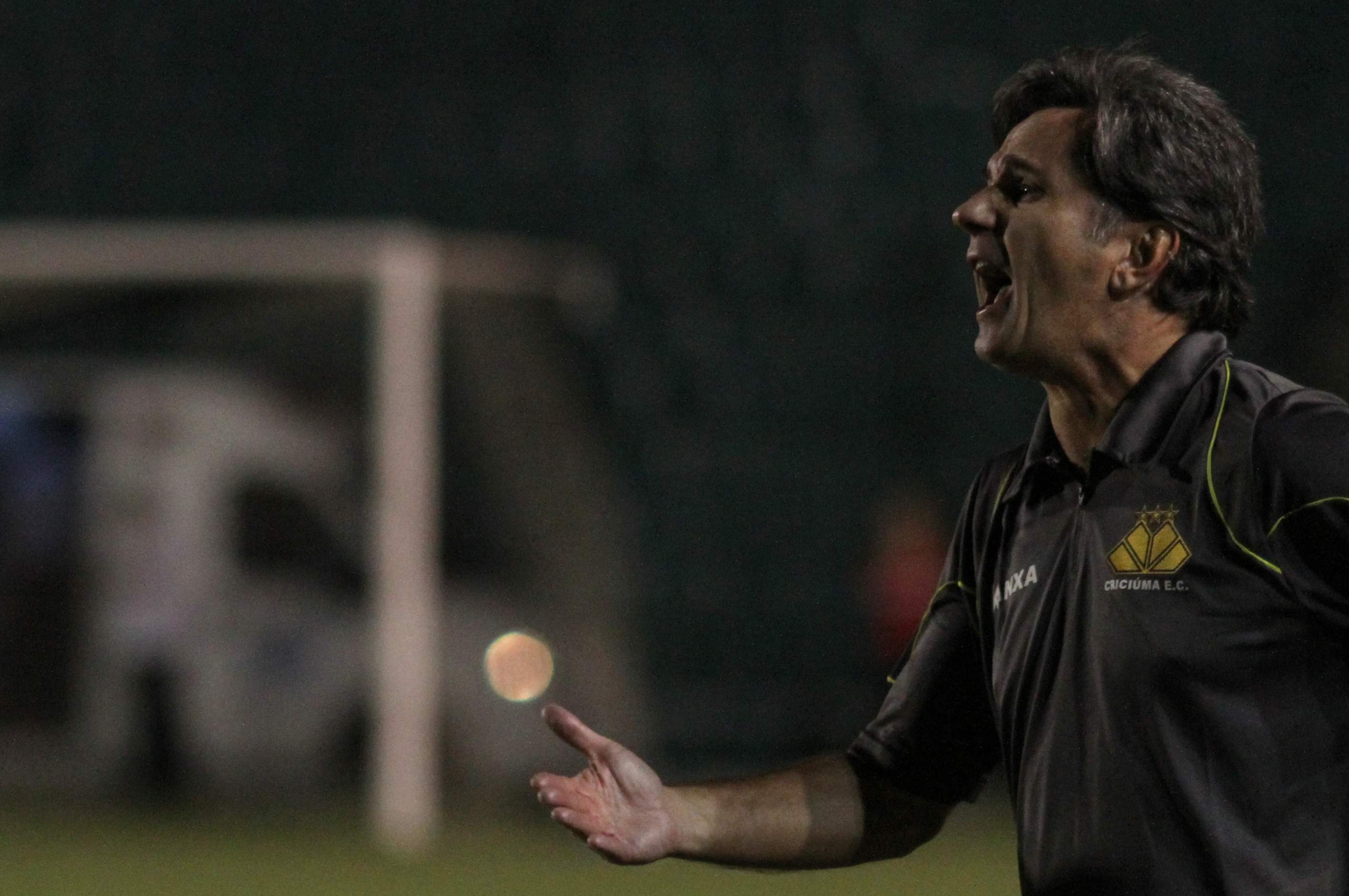 Tigre perde na estreia no quadrangular